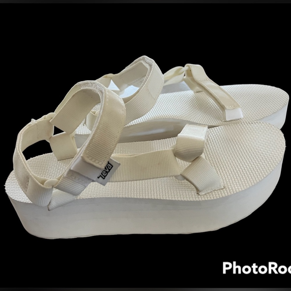 Teva white platform sandals size 9.  Good condition.  A-45
